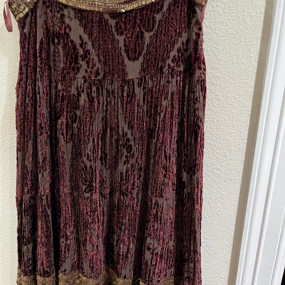 Saks Fifth Avenue Vintage burgundy and gold midi skirt. - Picture 1 of 8